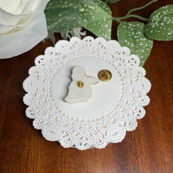 Vintage Brooches, Hummel & Hantiques, Lot of 3 - Picture 10 of 16